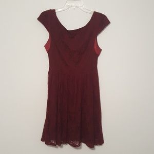 Jodi Kristopher Burgundy/ Red Floral Lace Dress